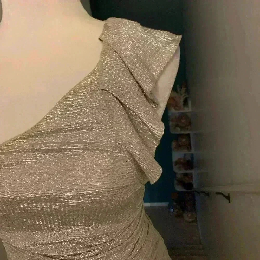 Express gold ruched one shoulder dress size 4 - Picture 4 of 8